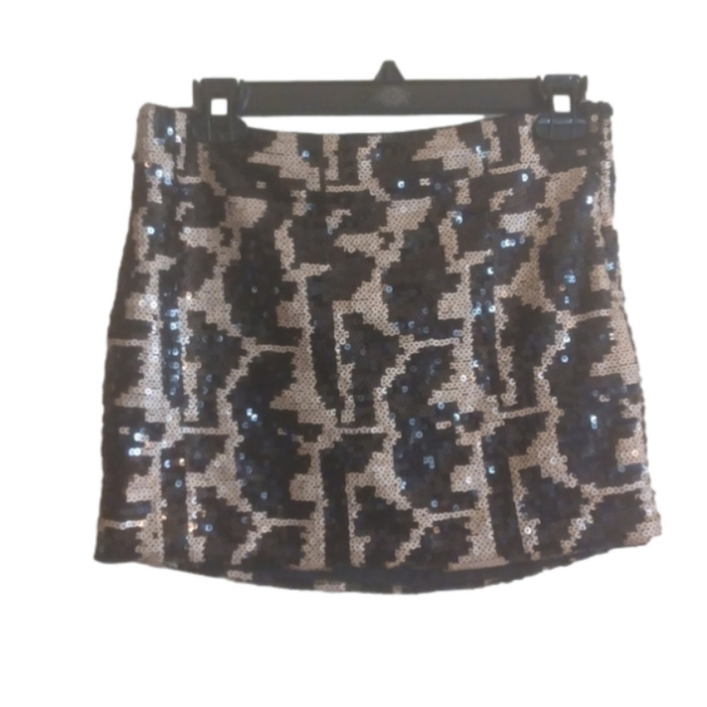 𝅺sand Souci sequin animal print style mini skirt. Size medium. Holiday parties!